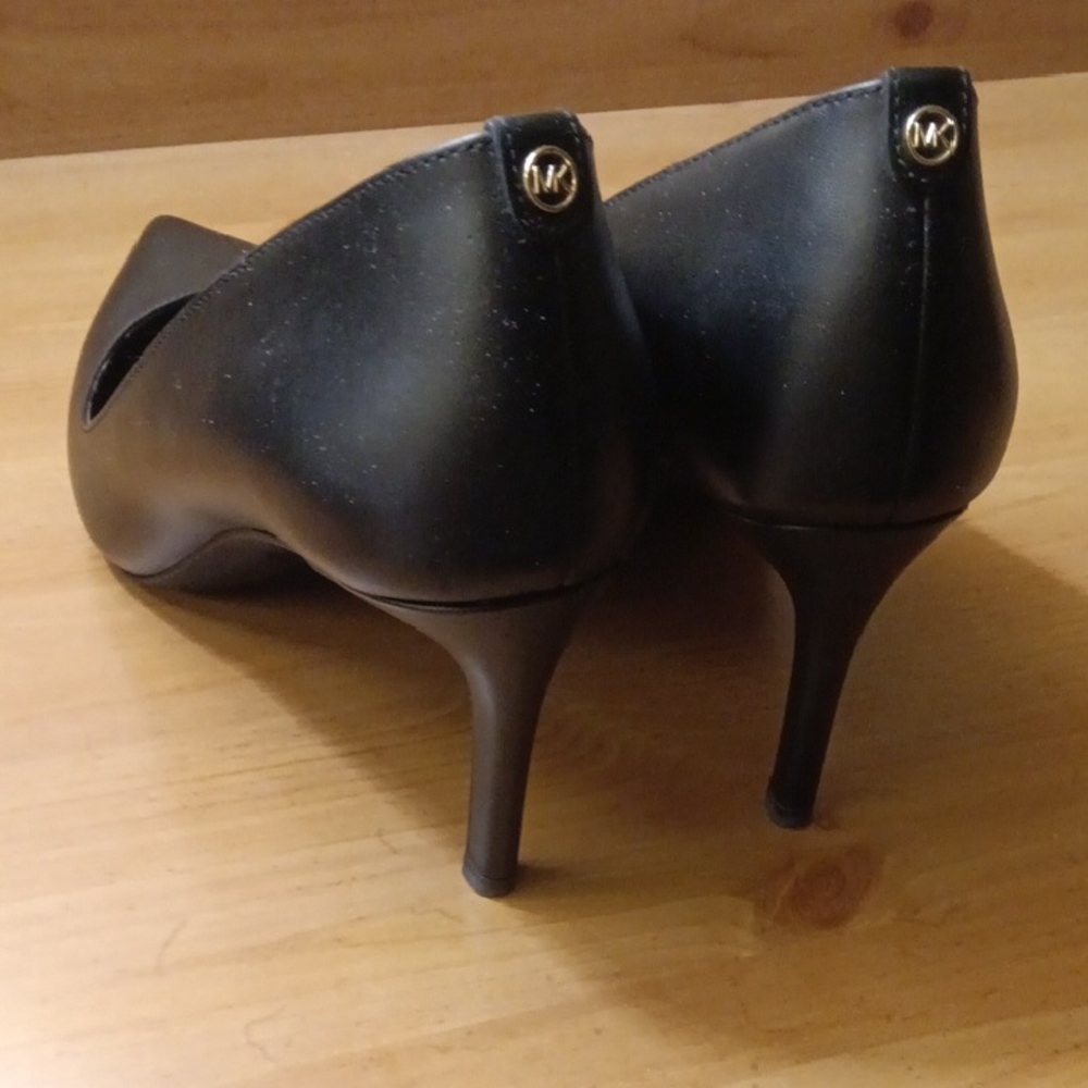 Michael Kors Classic Black Heels, 3.75" heel | Size 8, MINT Condition,FINAL SALE - Picture 4 of 8